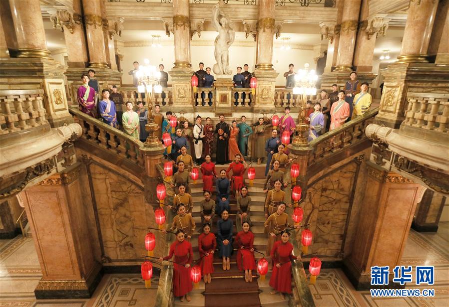 （新華全媒頭條&middot;圖文互動(dòng)）（8）特稿：全面提升中希合作交流水平 推動(dòng)金磚峰會(huì)取得豐碩成果&mdash;&mdash;寫在習(xí)近平主席對(duì)希臘進(jìn)行國(guó)事訪問(wèn)并赴巴西出席金磚國(guó)家領(lǐng)導(dǎo)人第十一次會(huì)晤之際