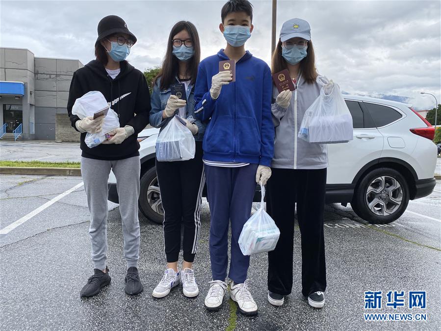 （國際疫情&middot;圖文互動）（4）&ldquo;來自祖國濃濃的愛&rdquo;&mdash;&mdash;在美留學生領(lǐng)取&ldquo;健康包&rdquo;背后的故事