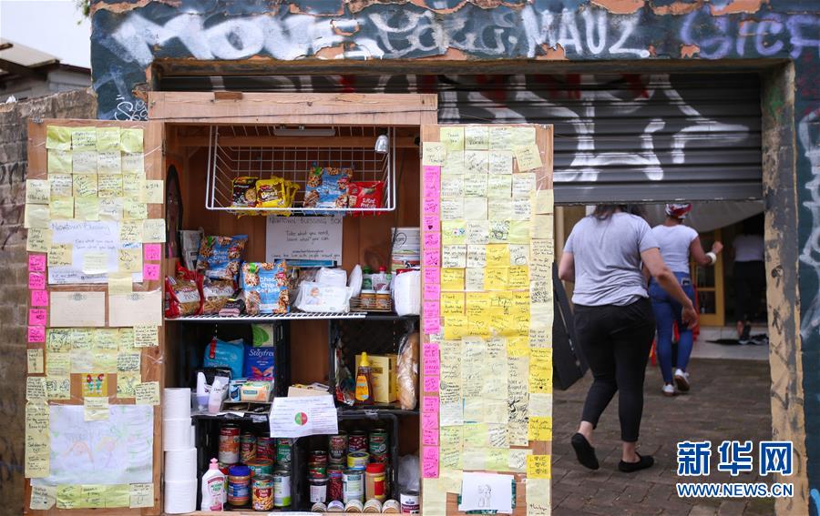 (全球抗疫進(jìn)行時·圖文互動)(3)疫情下伸出的溫暖援手——澳大利亞悉尼市新鎮(zhèn)社區(qū)自助箱的故事