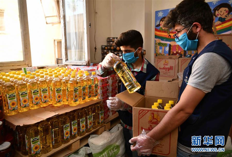 （國際疫情&middot;圖文互動）（6）通訊：疫情中，那抹笑容最難忘&mdash;&mdash;記向困難家庭發(fā)放愛心包裹的敘利亞青年志愿者