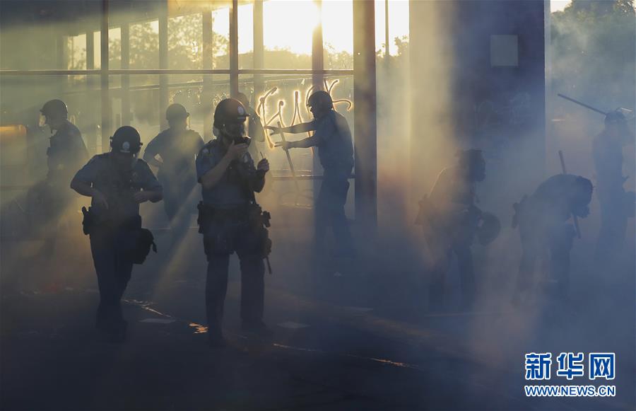 （國際）（4）美國警察執(zhí)法動作不當(dāng)致一名非裔男子死亡 引發(fā)大規(guī)?？棺h