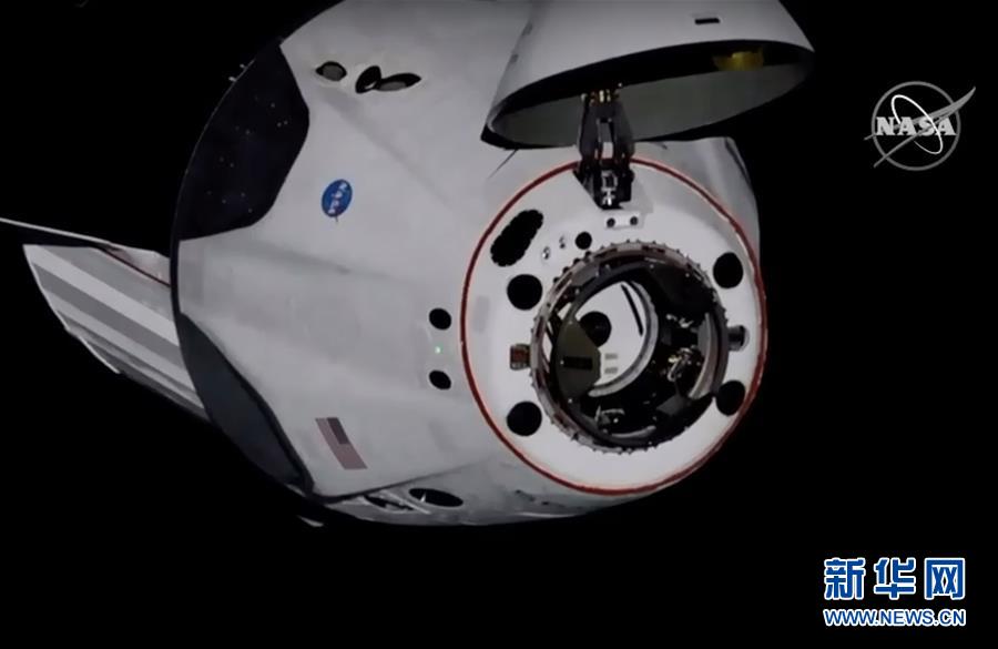 (國際)(4)美國“龍”飛船與空間站對接