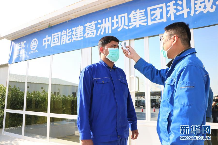 （國際疫情&middot;圖文互動）（6）通訊：防疫、生產(chǎn)兩不誤，沙漠現(xiàn)&ldquo;棋盤&rdquo;&mdash;&mdash;記中企承建科威特住房基建項目