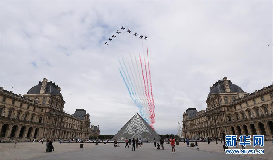 (國(guó)際)(1)法國(guó)國(guó)慶節(jié)閱兵式致敬抗疫公民