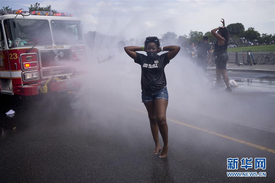 (國(guó)際)(5)美國(guó)民眾舉行反種族歧視和暴力執(zhí)法大規(guī)模示威活動(dòng)