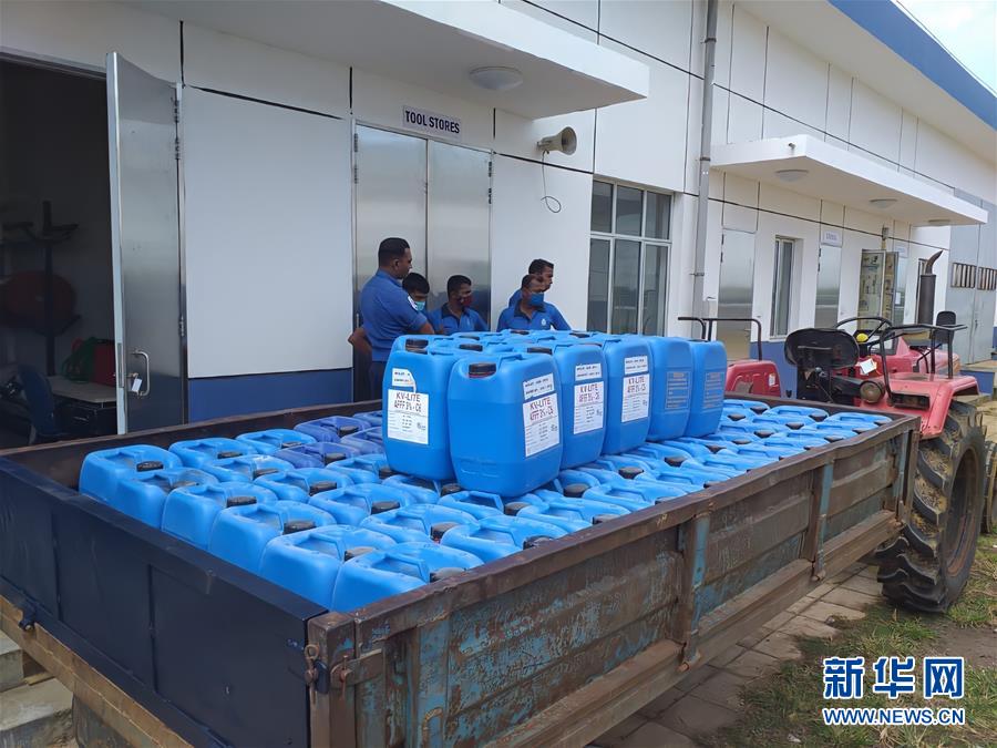 （國際&middot;圖文互動）（1）在斯里蘭卡中國專家和中資企業(yè)助力油輪滅火