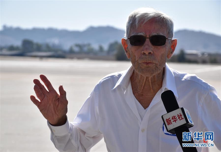 (國際·圖文互動(dòng))(1)“飛虎隊(duì)”百歲老兵駕機(jī)重上藍(lán)天