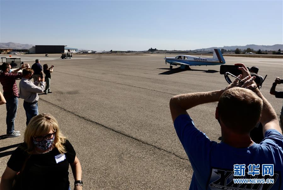 (國際·圖文互動(dòng))(4)“飛虎隊(duì)”百歲老兵駕機(jī)重上藍(lán)天