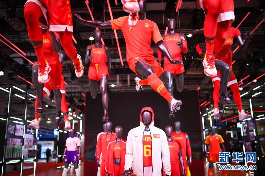 （第三屆進(jìn)博會(huì)&middot;新華視界）（2）觀展體驗(yàn)：多彩&middot;絢爛&middot;未來感