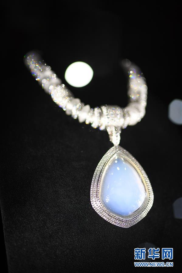 （第三屆進(jìn)博會(huì)&middot;新華視界）（6）觀展體驗(yàn)：多彩&middot;絢爛&middot;未來(lái)感