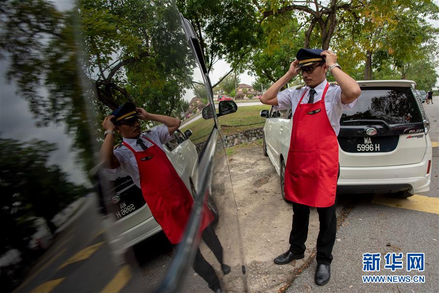 （國際&middot;圖文互動(dòng)）（1）通訊：前方總有機(jī)遇&mdash;&mdash;記馬來西亞一位飛行員疫情下擺攤再就業(yè)