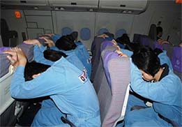 系好安全帶，記住安全門