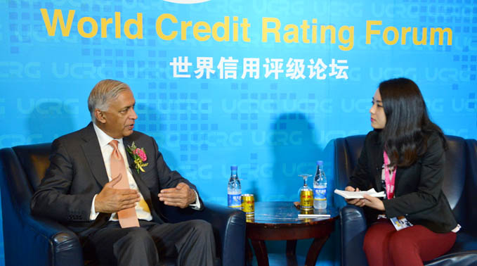 巴基斯坦前總理阿齊茲在首屆世界信用評級(jí)論壇期間接受新華網(wǎng)獨(dú)家專訪