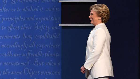 &ldquo;郵件門&rdquo;發(fā)酵：希拉里的&ldquo;水門丑聞&rdquo;還是FBI非法干政？