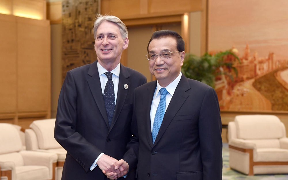李克強(qiáng)會(huì)見英國首相特使、財(cái)政大臣哈蒙德