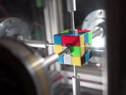 快！機(jī)器高手復(fù)原魔方 0.38秒破世界紀(jì)錄
