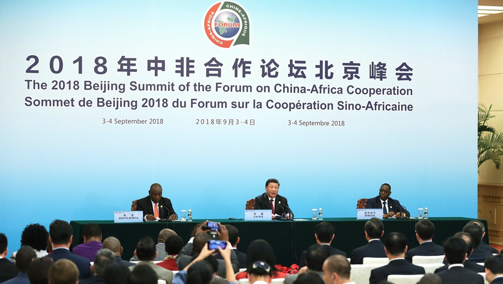 習(xí)近平同拉馬福薩、薩勒共同會(huì)見記者