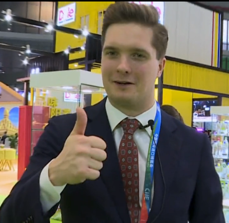 看快閃《不遠(yuǎn)萬(wàn)里來(lái)看&ldquo;你&rdquo;》，聽(tīng)老外點(diǎn)贊進(jìn)博會(huì)