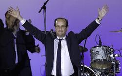 法國當選總統(tǒng)奧朗德在巴黎參加慶?；顒?組圖)